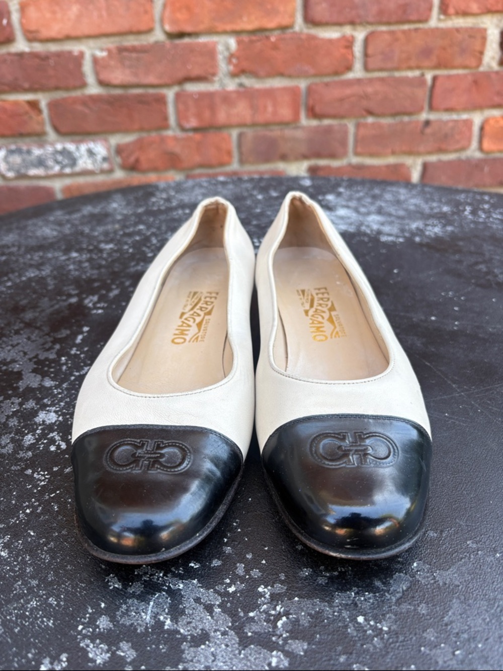 Salvatore Ferragamo Women’s Two-Tone Cap Toe Ballet Flats Cream Black size 7.5 B - Picture 4 of 10